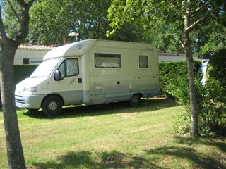 Emplacements camping au Camping La Pindière, camping 3 étoiles avec piscine couverte chauffée, location mobil home à Héric près de Nantes et Canal de Nantes à Brest en Loire Atlantique