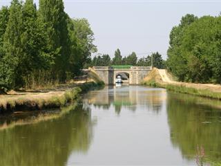 Canal de Nantes à Brest et Vallée de l'Erdre près du Camping La Pindière, camping 3 étoiles avec piscine couverte chauffée, emplacement camping, location mobil home à Héric près de Nantes et Canal de Nantes à Brest en Loire Atlantique